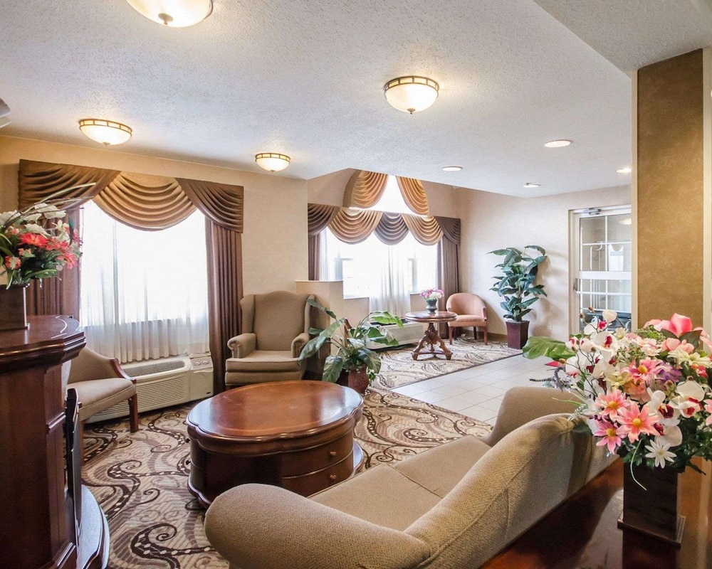 Econo Lodge Inn & Suites Evansville East 27/40