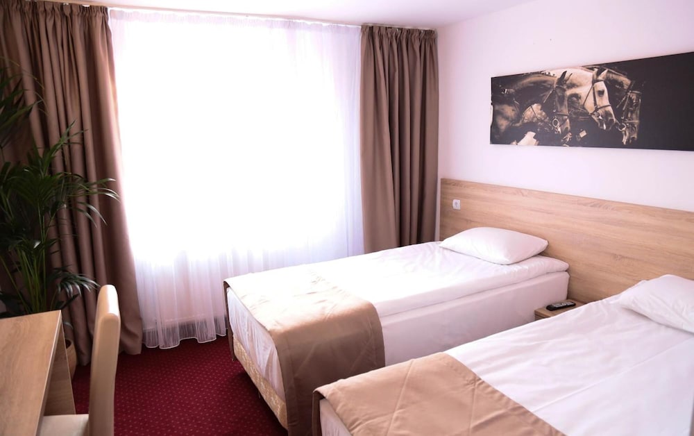 Apollonia Hotel 12/35