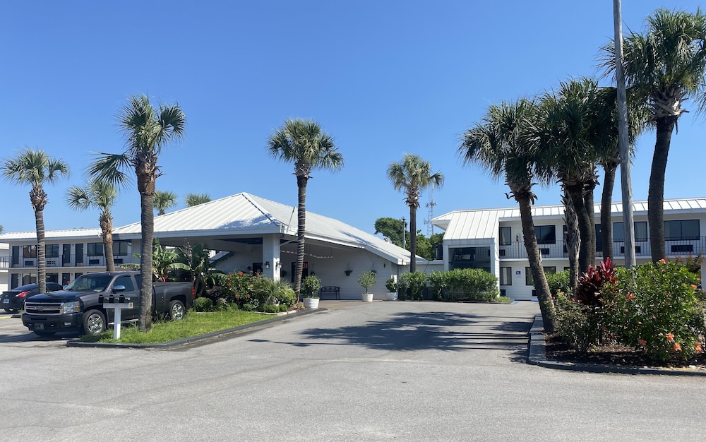 Village Inn Destin 44/52