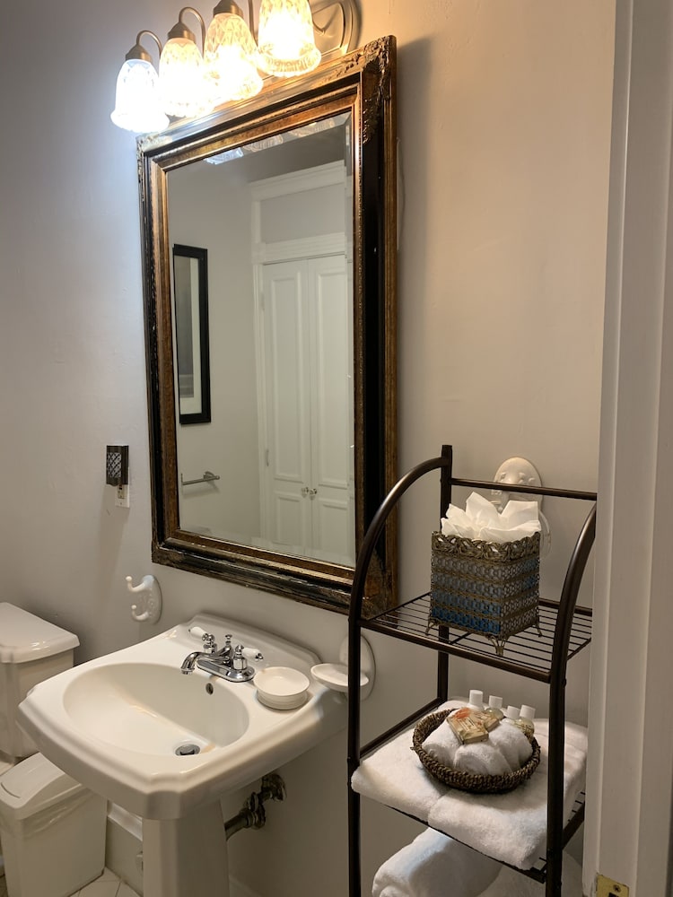 Peace and Plenty Inn B&B 67/71
