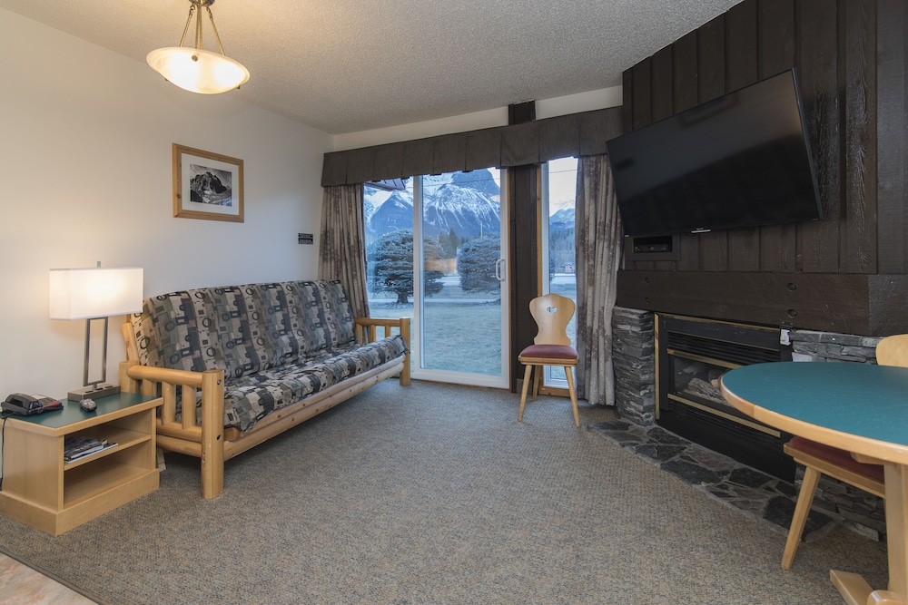 Canmore Rocky Mountain Ski Lodge 98/118