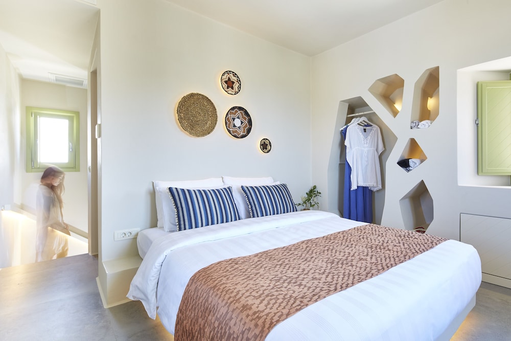 جناح جونيور بسرير كينج بإطلالة على البحر بحوض جاكوزي، Aeon Suites - Adults Only By Mr and Mrs White 3/4