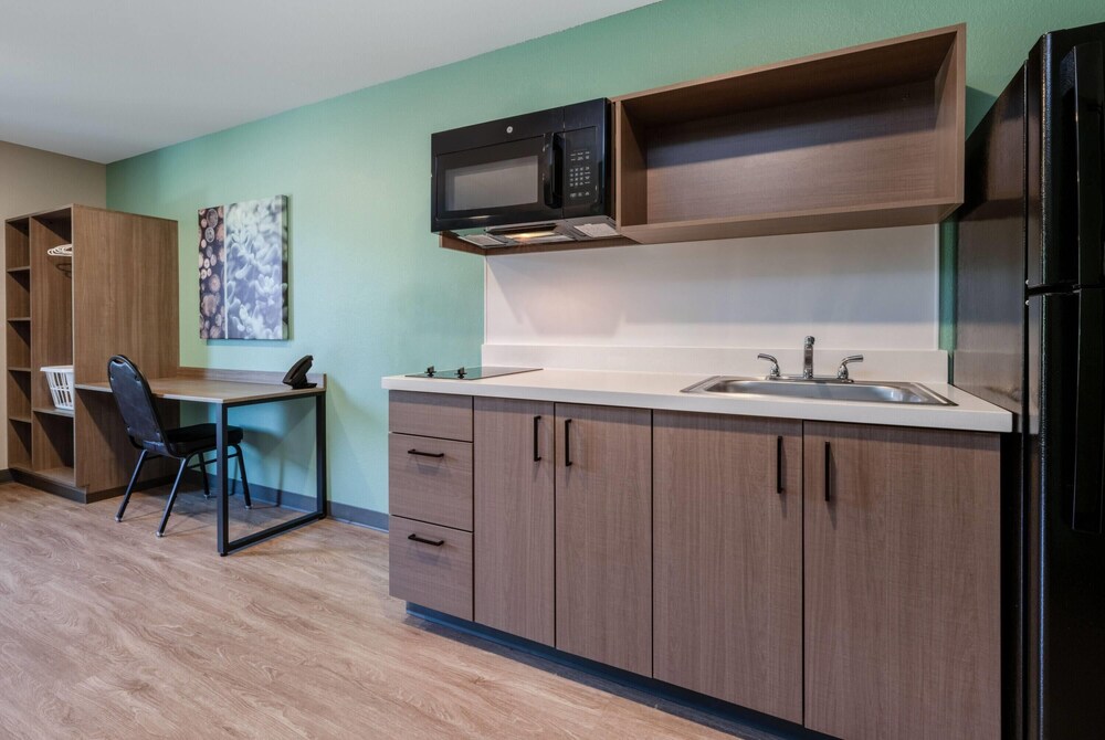 ECHO Suites Extended Stay by Wyndham Houston Pasadena Fwy Pl 12/59