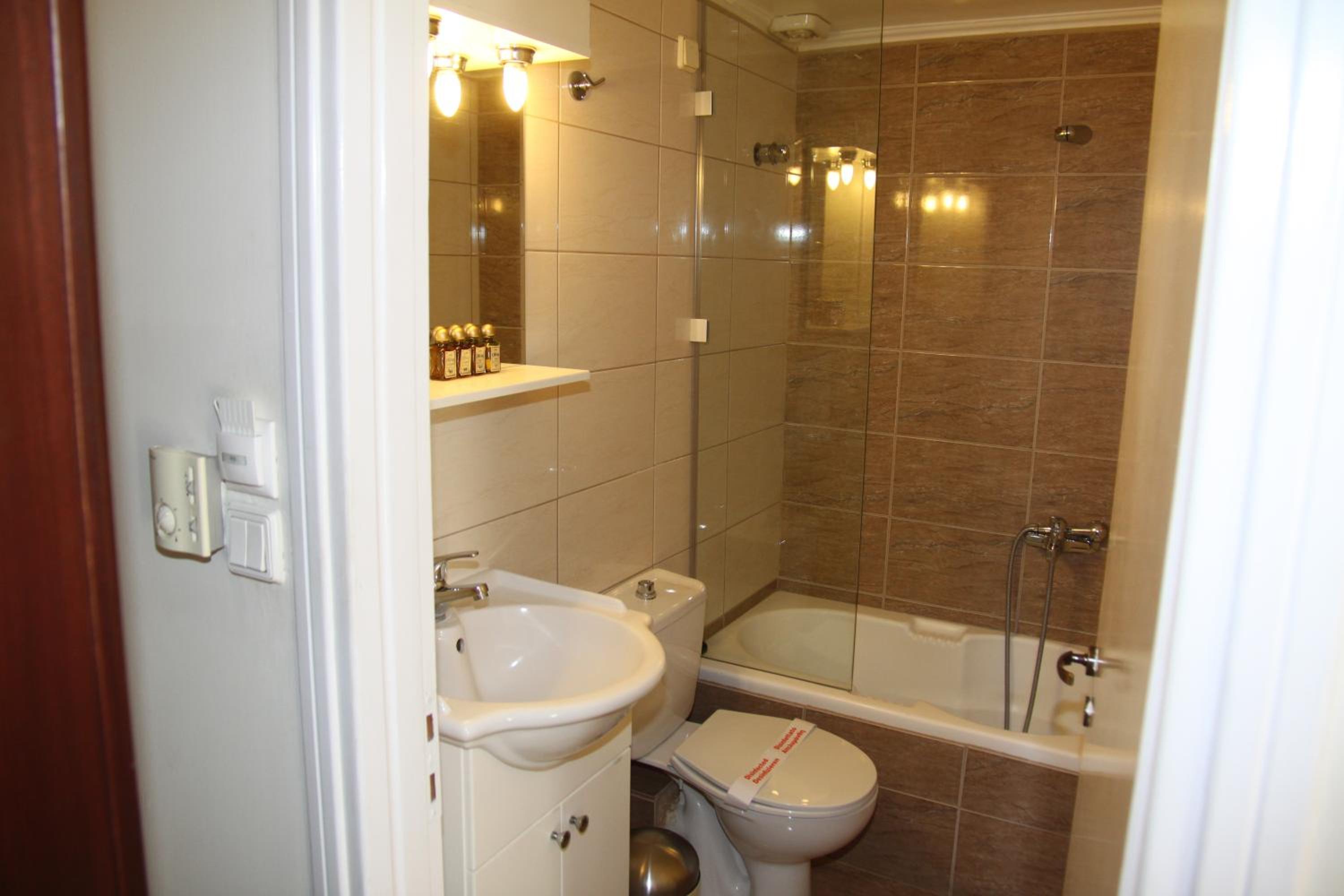 Hotel Panellinion 26/28