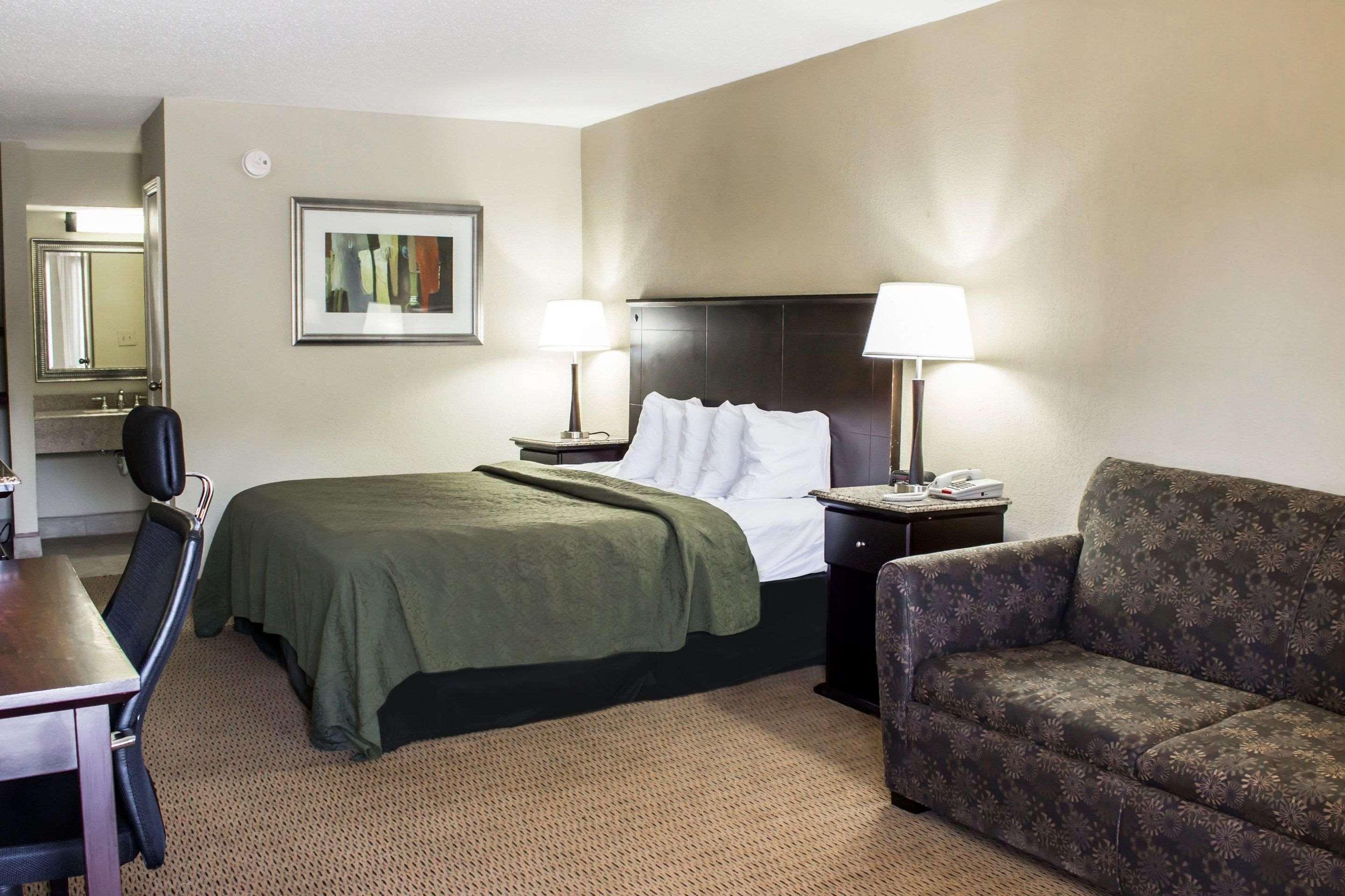 غرفة بسرير كوين للمدخنين، Quality Inn & Suites Wilson I-95 3/3
