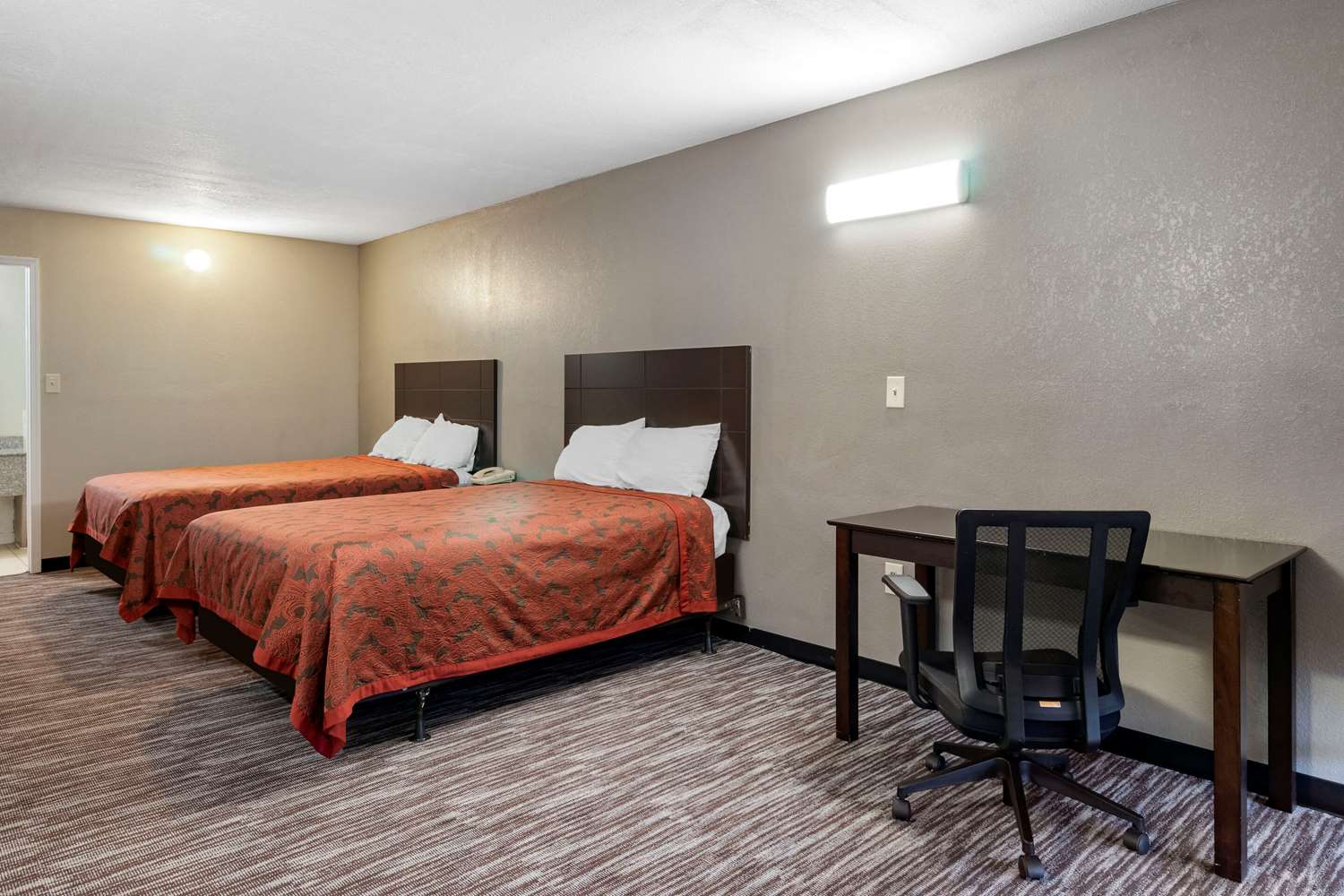 room, 2 double beds, smoking