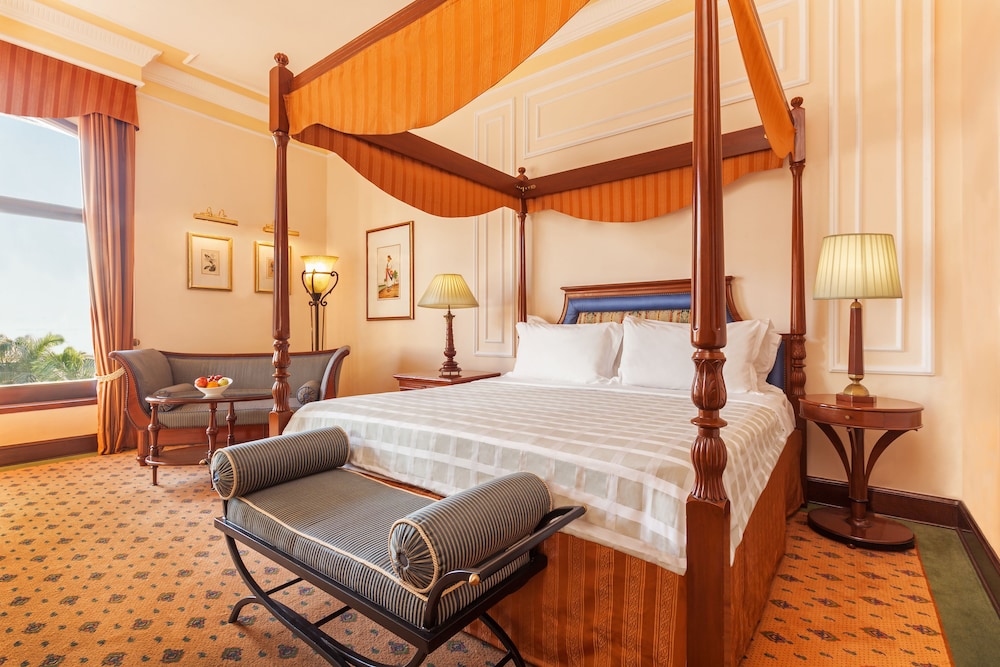 THE OBEROI GRAND 24/81