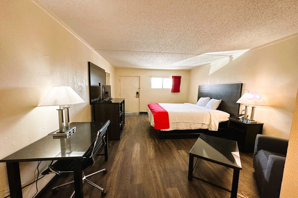 Oyo Hotel San Antonio Lackland AFB/Seaworld Hwy 90 W 34/52