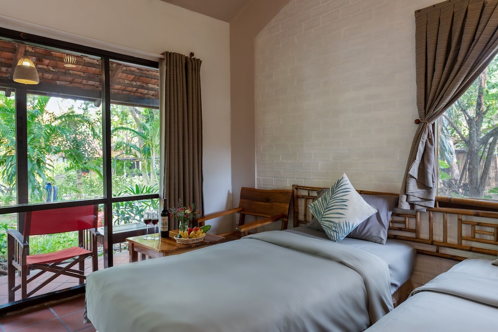 DELUXE, DOUBLE BED, GARDEN VIEW