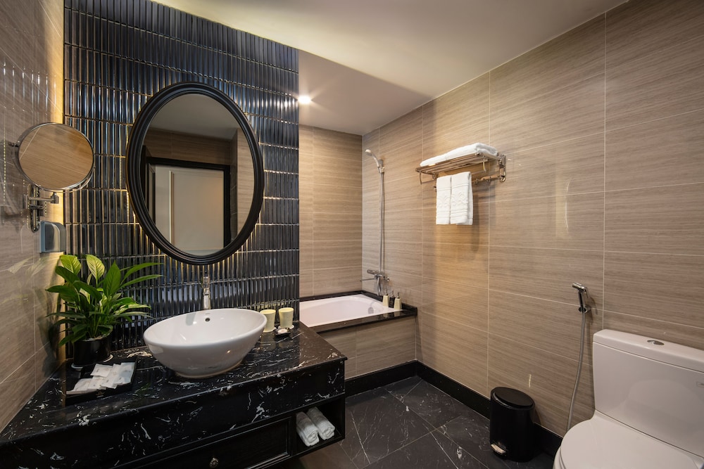 Hanoi Imperial Hotel 73/74