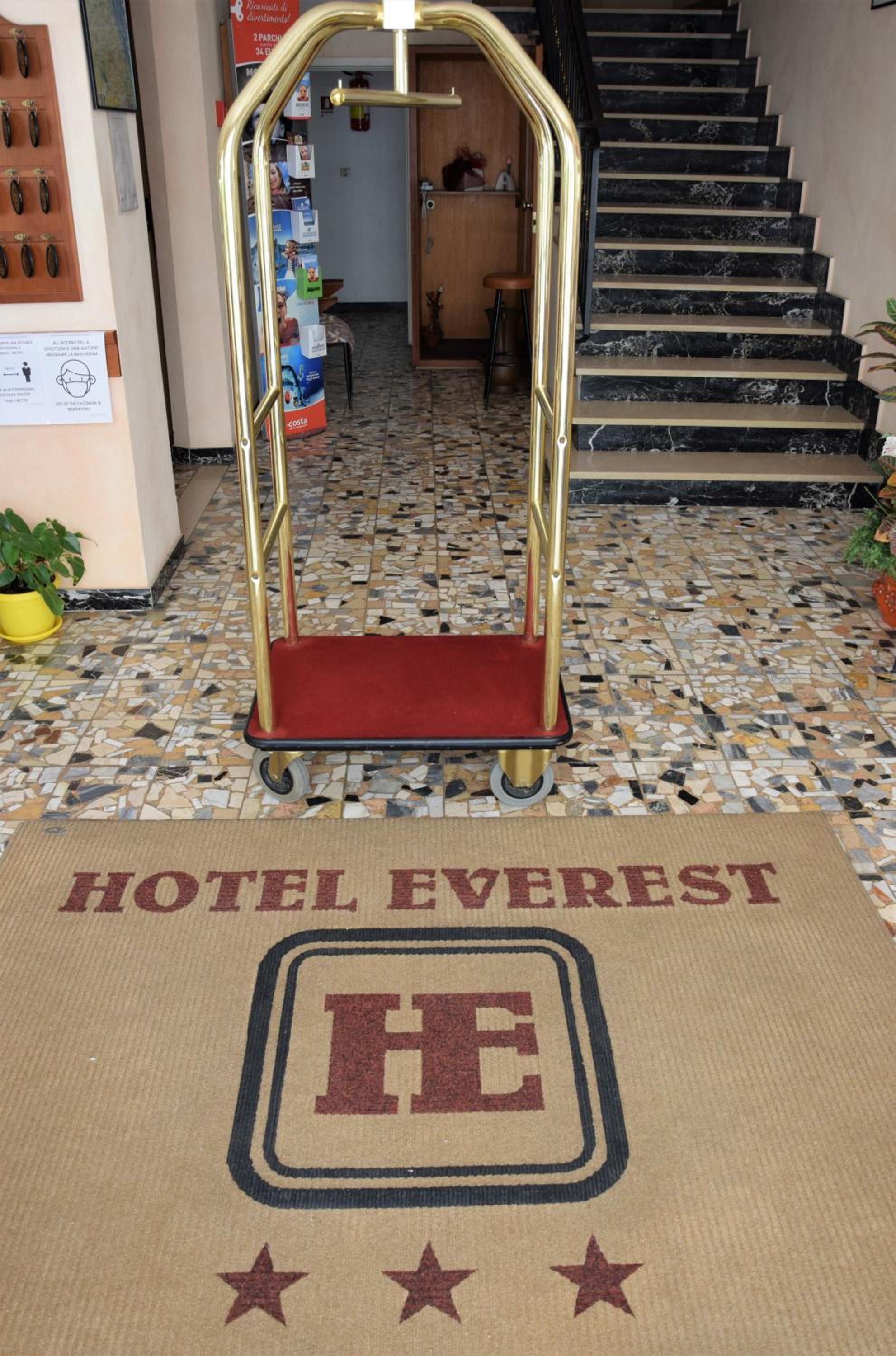 Hotel Everest 5/50