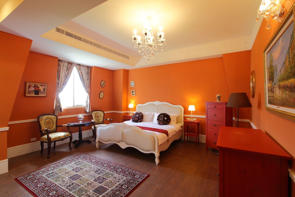 DELUXE, DOUBLE BED