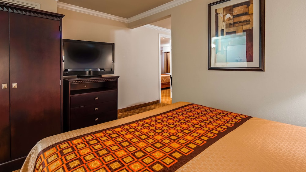 Lompoc Valley Inn and Suites 20/33