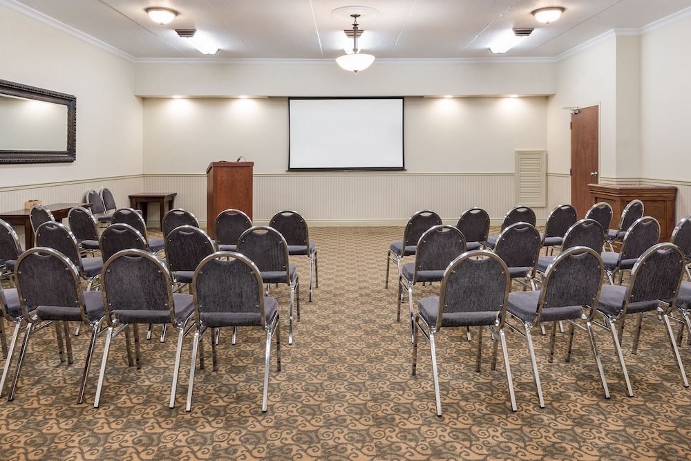 Best Western Plus 1000 Islands Hotel & Suites 21/24