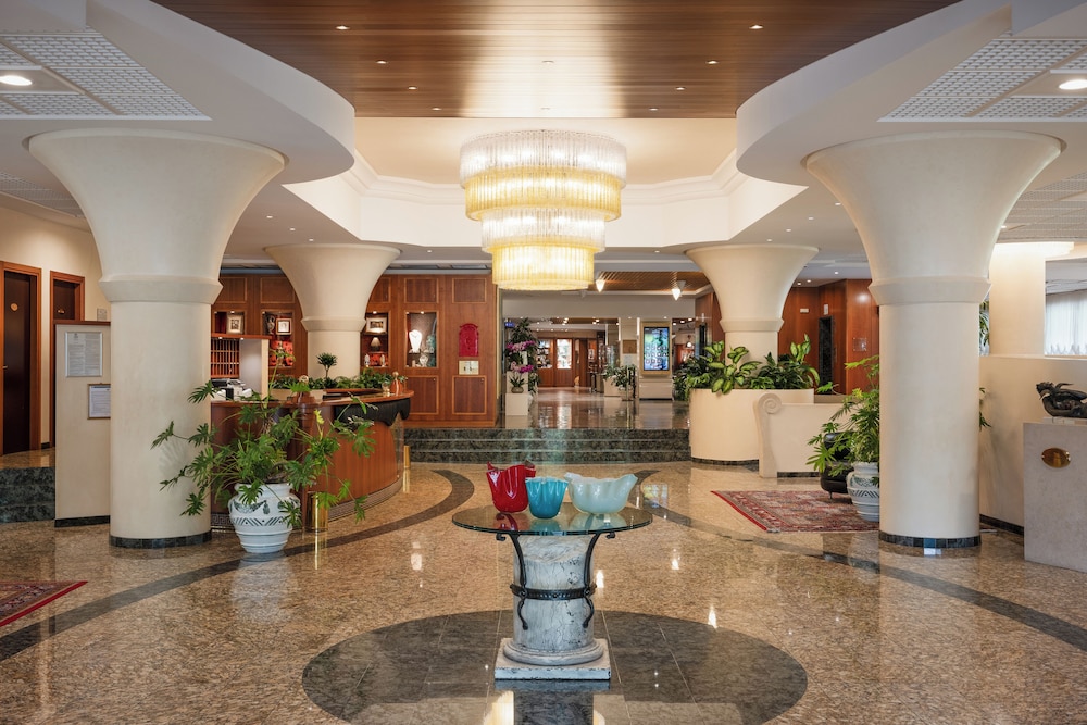 Savoy Beach Hotel & Thermal Spa 11/60