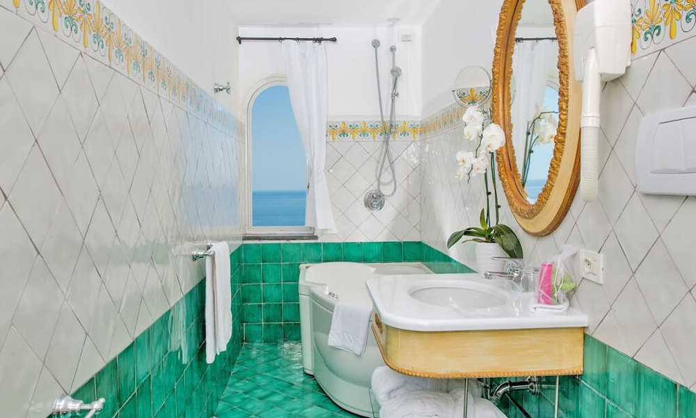 CLASSIC, DOUBLE BED, SEA VIEW, BALCONY