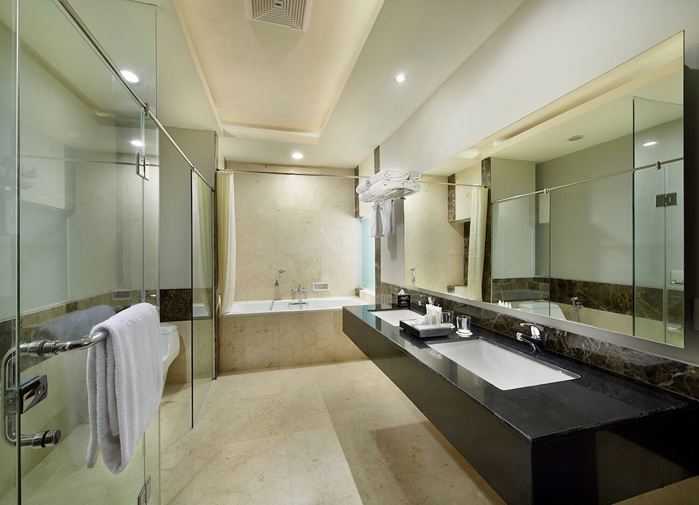 Grand Cakra Hotel 11/52