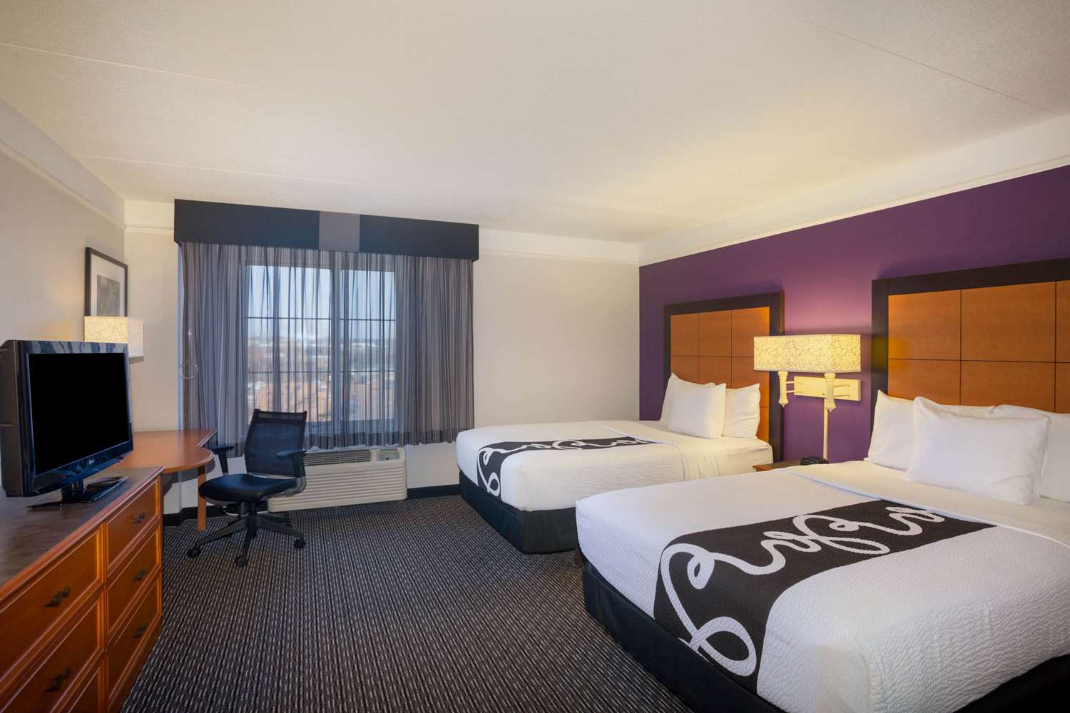 La Quinta Inn Suites St Louis Westport 19/49