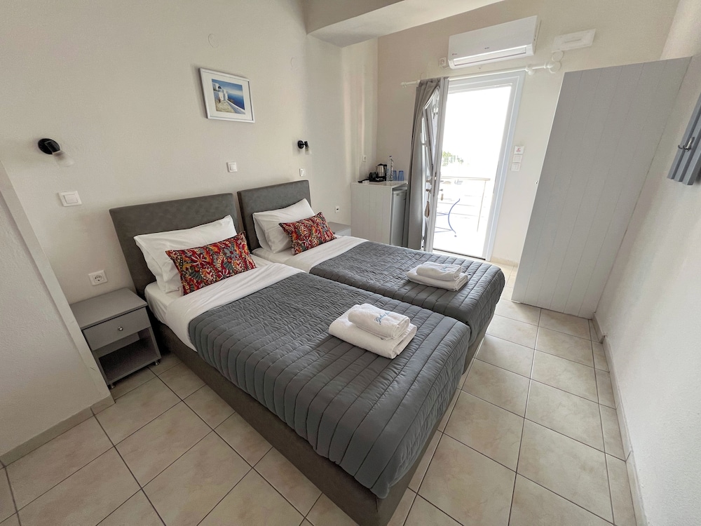 Galini Oia - Adults Only 9/77