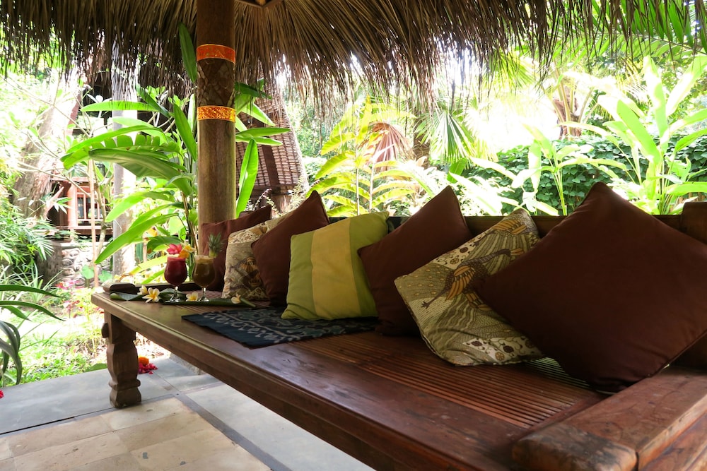 Cili Emas Oceanside Resort 30/50