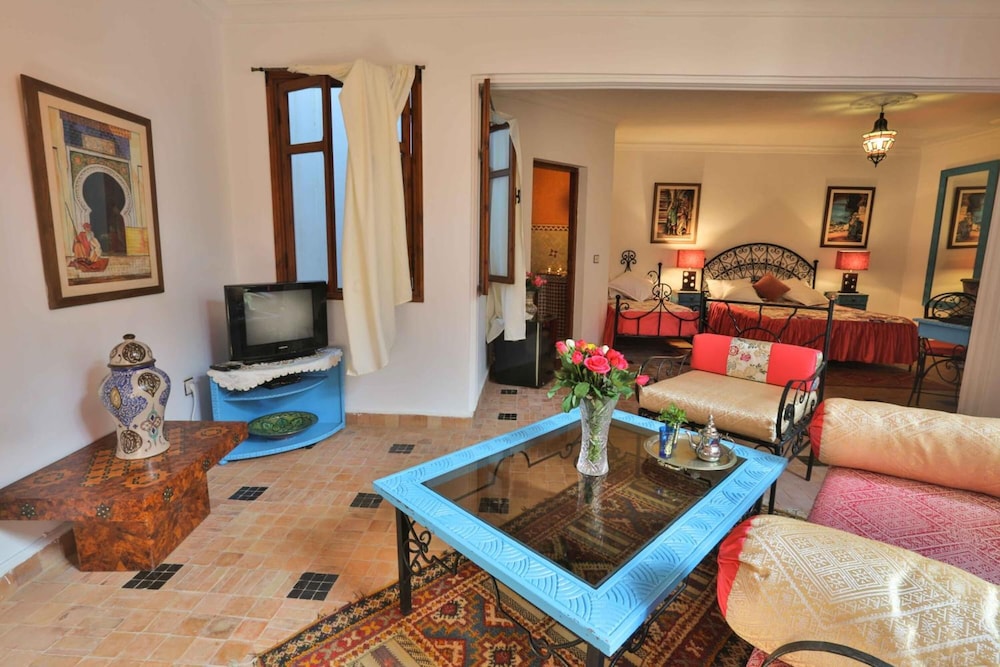 Riad Al Khansaa 31/70