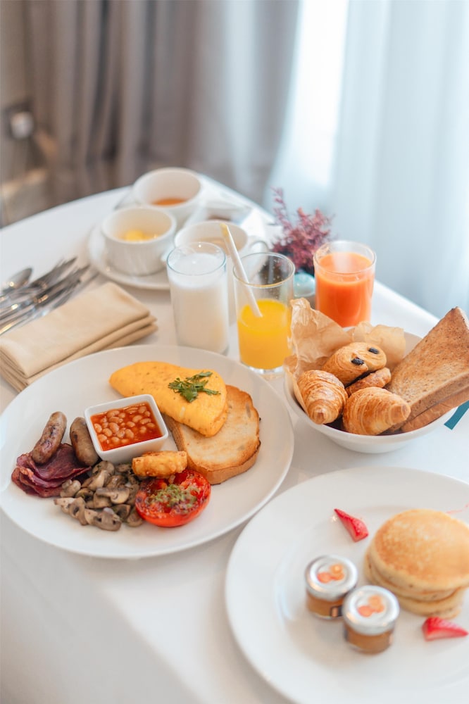Radisson Dubai Damac Hills 30/47