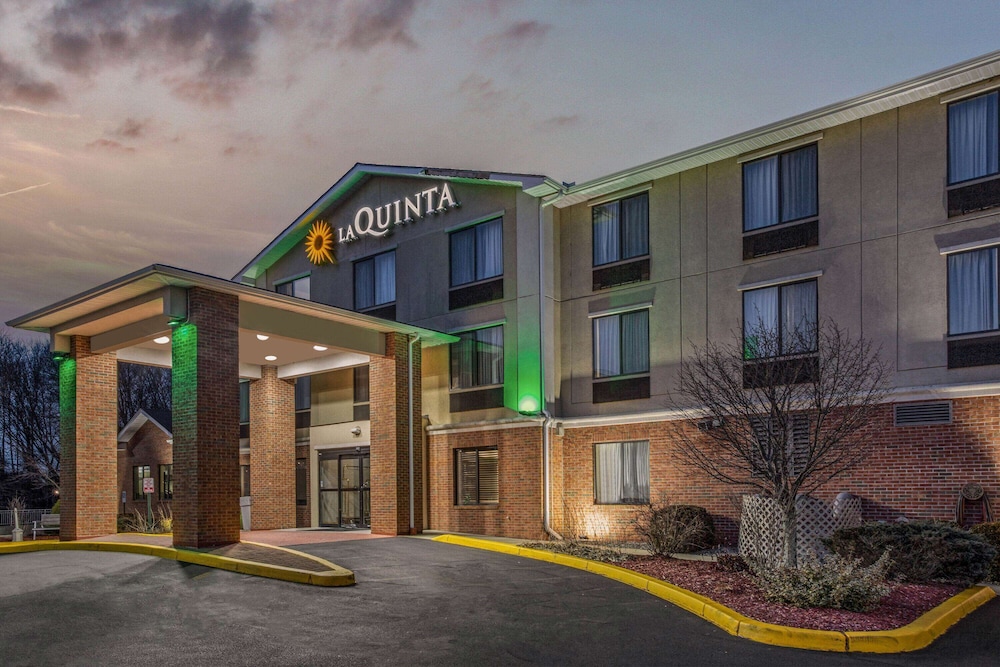 La Quinta Inn & Suites by Wyndham Norwich-Plainfield-Casino 2/33