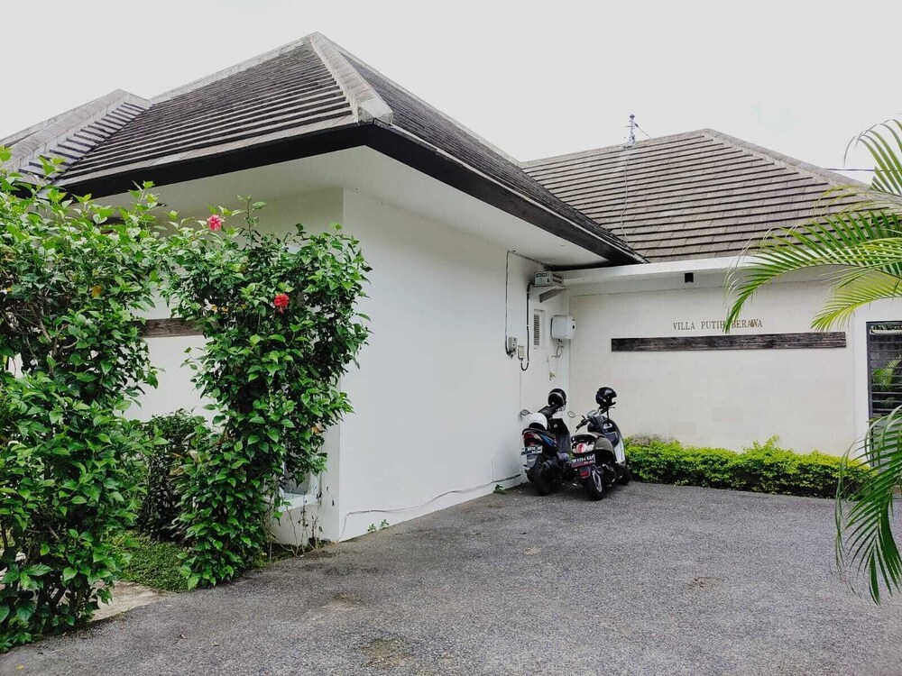 Villa Putih Berawa 38/50