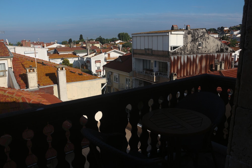 Yali Hotel 34/39