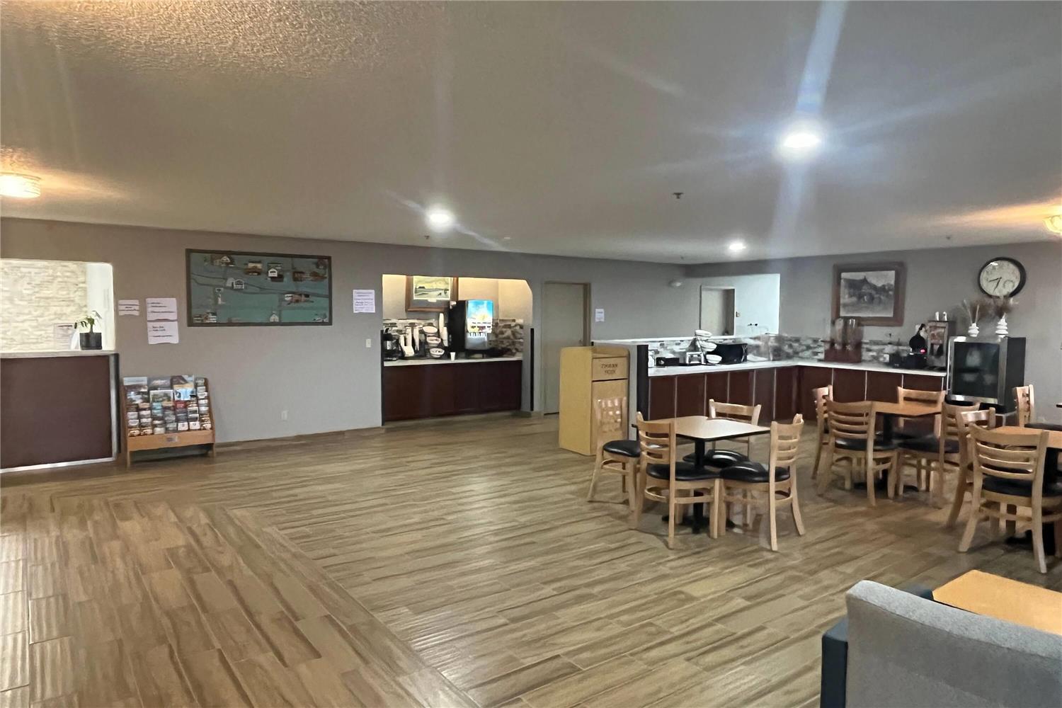 Days Inn & Suites by Wyndham Williamsburg IA North 7/12