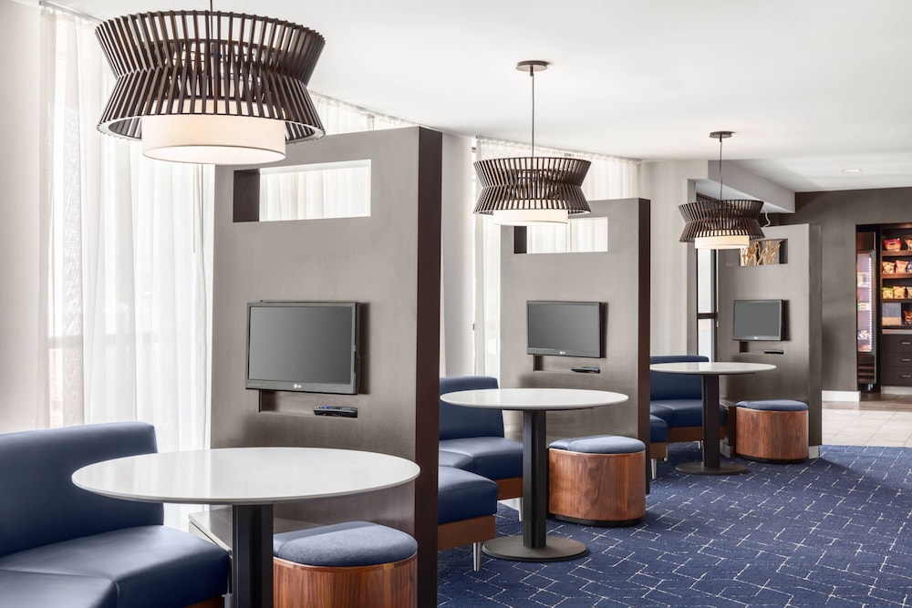 Courtyard by Marriott Portland Airport 44/52