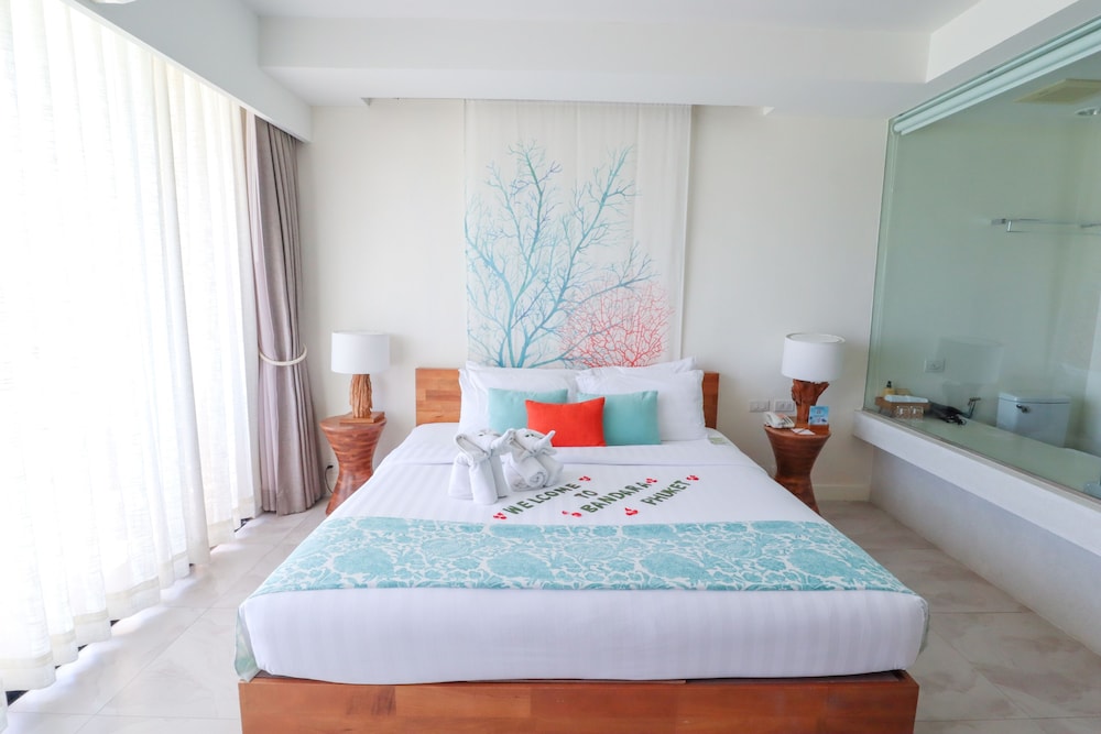 غرفة بريميير بسريرين منفصلين بإطلالة على البحر بشرفة، Bandara Beach Resort, Phuket 4/10