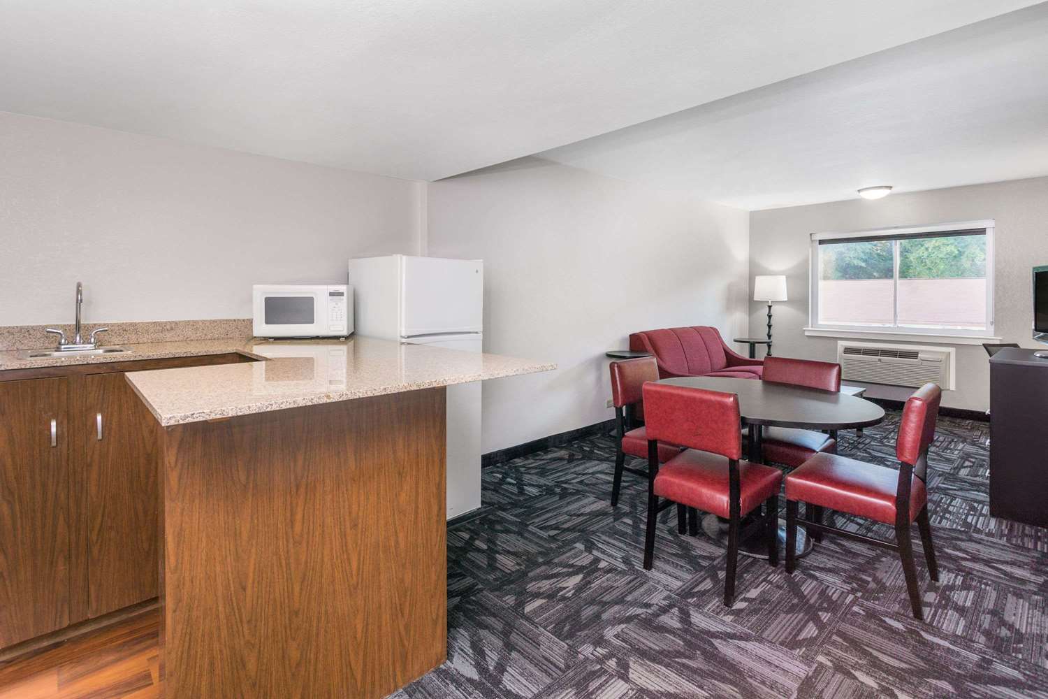 Ramada By Wyndham Tuscaloosa 12/17