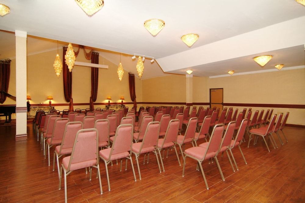 Chateau Big Bear Boutique Hotel, BW Signature Collection 47/55
