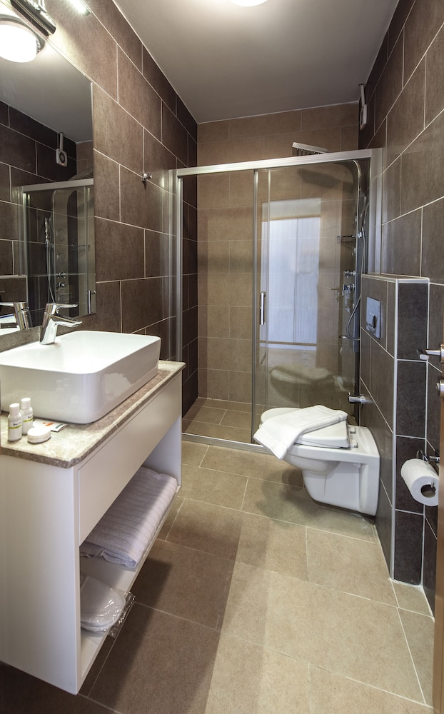 Mezzo Hotel 18/56