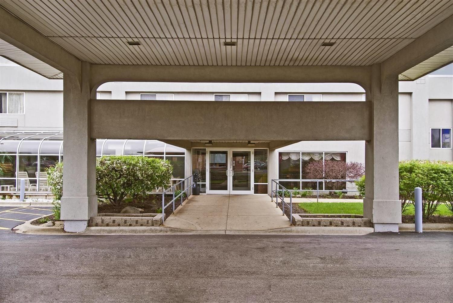 Americas Best Value Inn Suites Waukegan Gurnee 2/24
