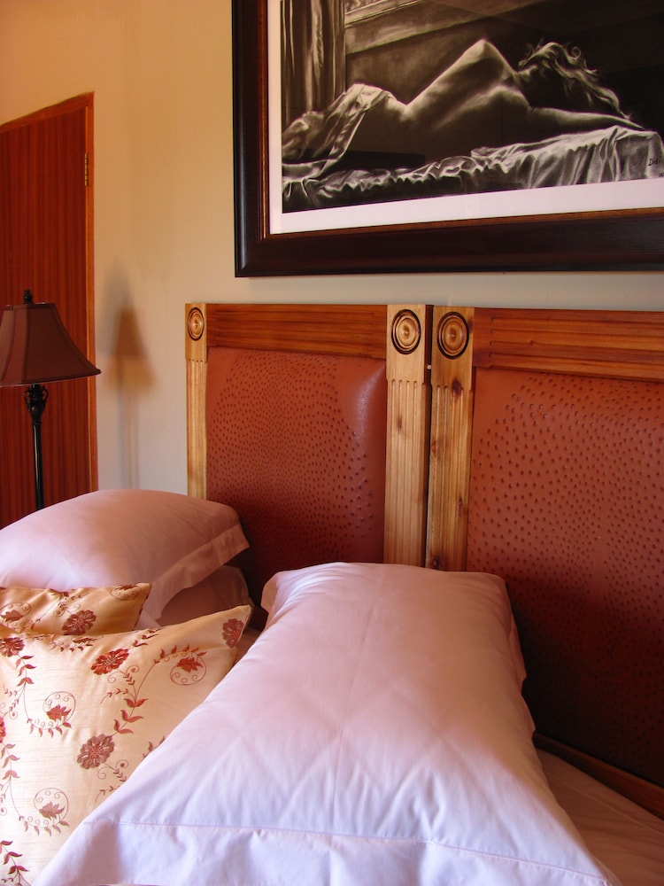 Mooiplaas Guesthouse 30/70
