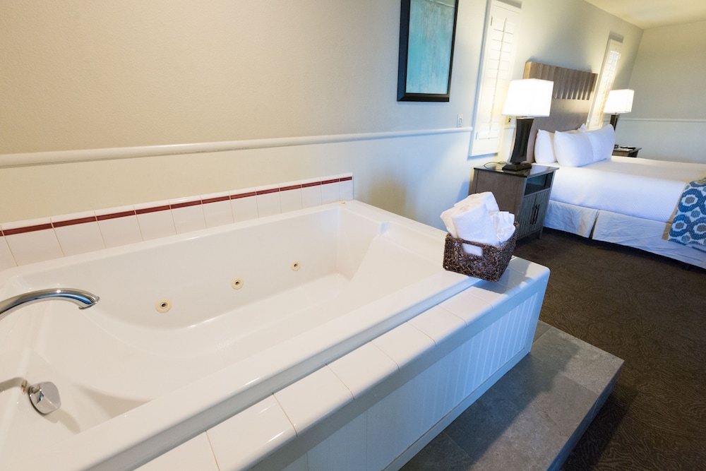 Cambria Landing Inn & Suites 12/35