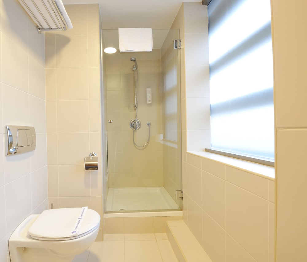 Minerva Hotel 42/44