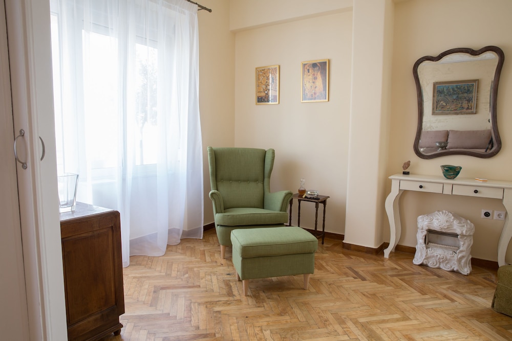 Hellenic Hospitality House 30/50