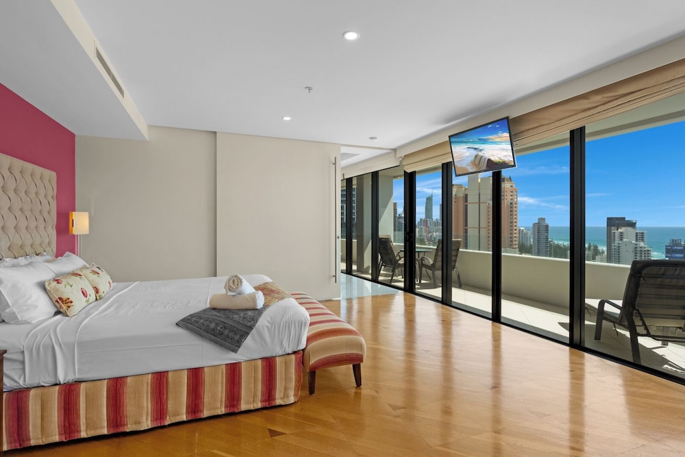 3 Bedrooms, Sub Penthouse, Twin Beds, 2 King Beds, Ocean View