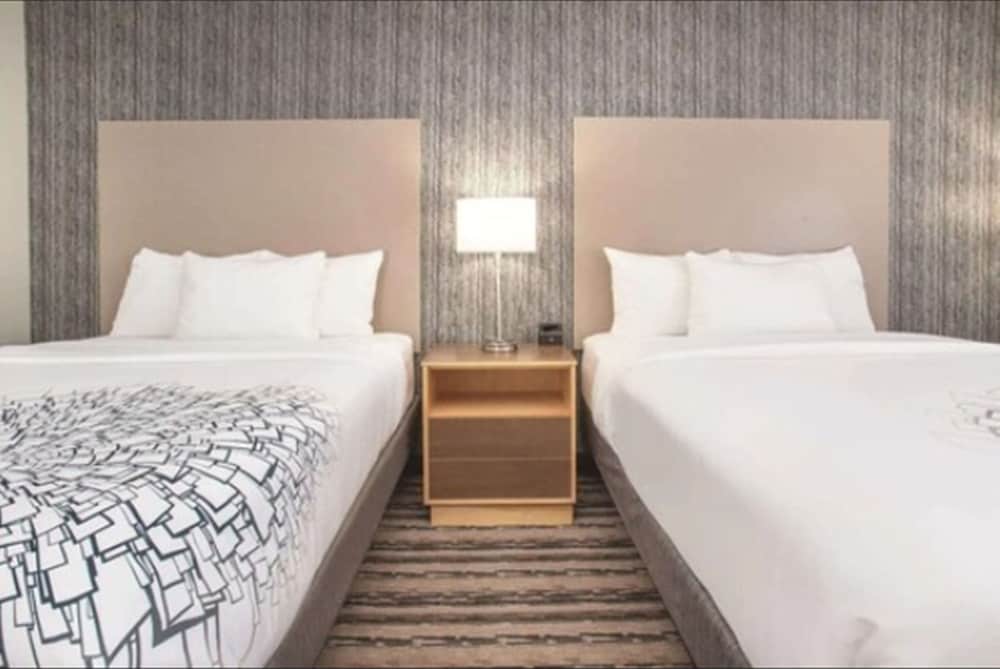 La Quinta Inn Suites By Wyndham Buffalo Amherst 15/50