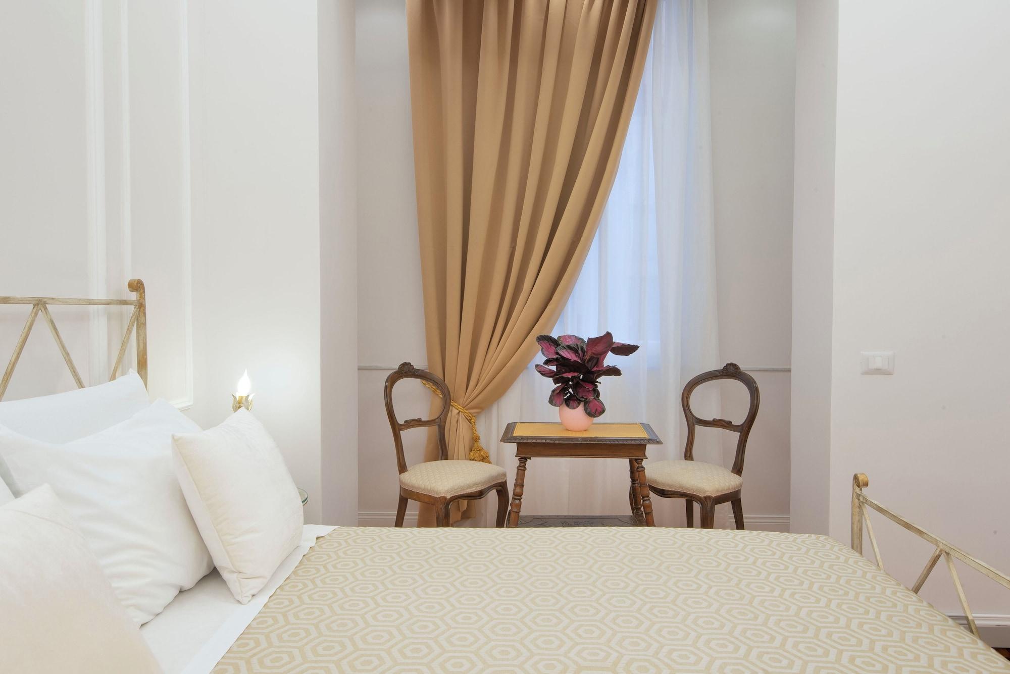 غرفة ديلوكس ثلاثية بإطلالة على الفناء، Residenza Borbonica 2/7