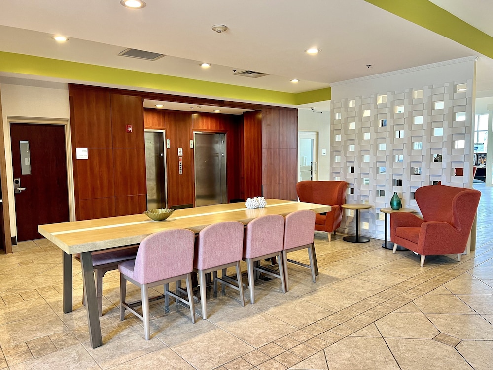 Holiday Inn Toledo-Maumee(I-80/90) 41/58