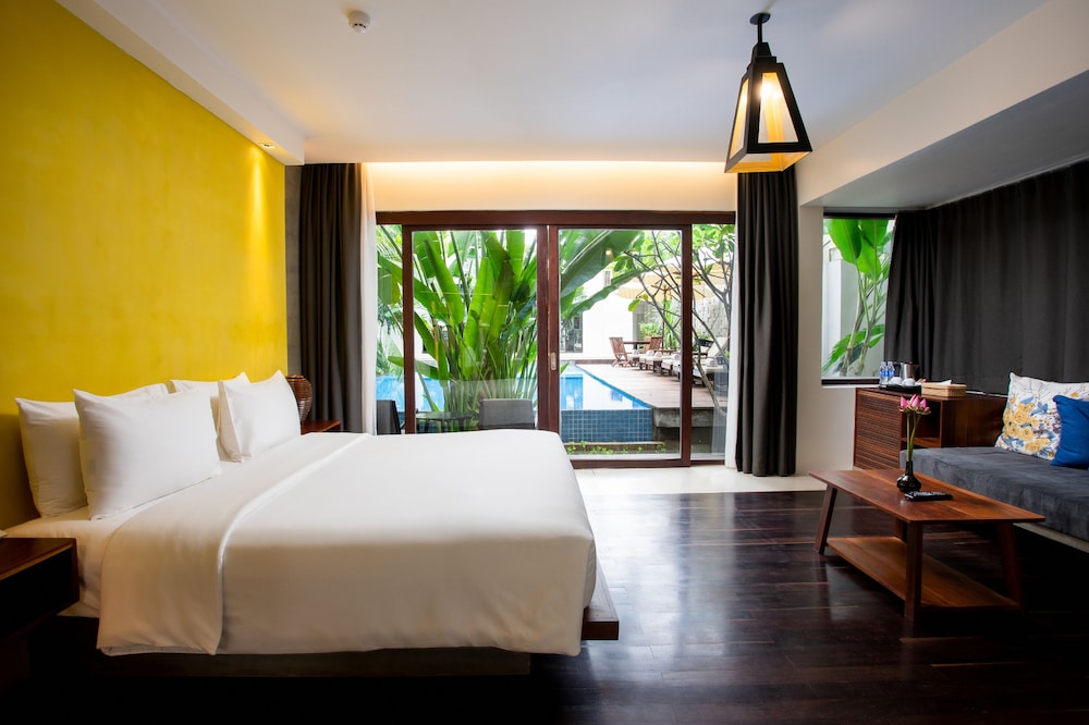 DELUXE, DOUBLE BED, POOL VIEW