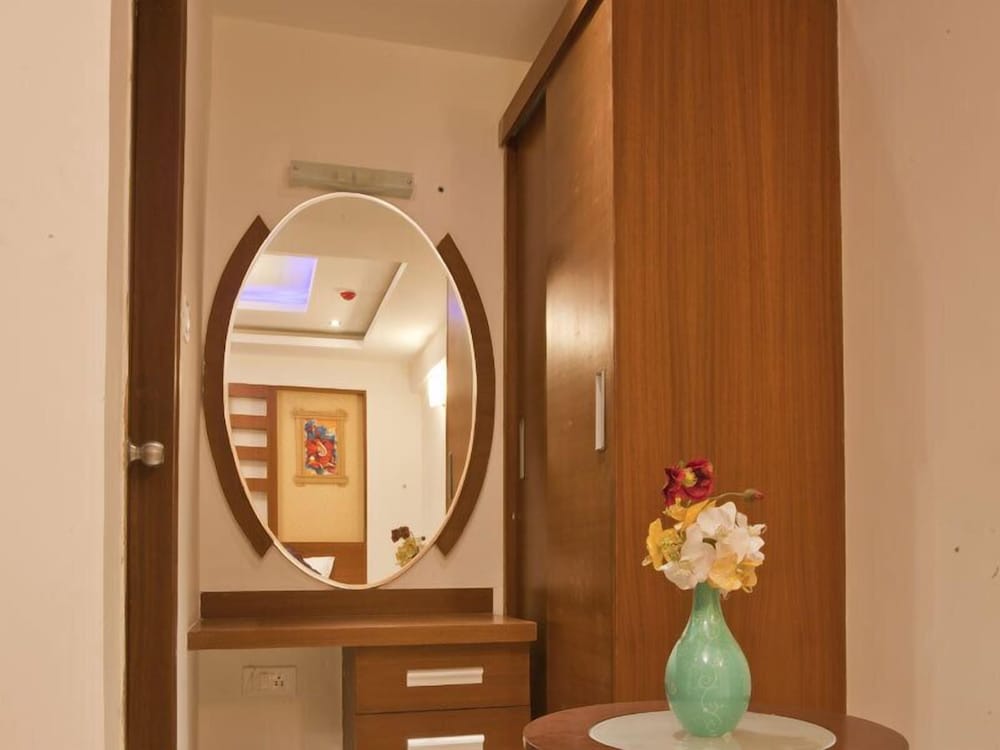 Icon Suites By Bhagini 10/50