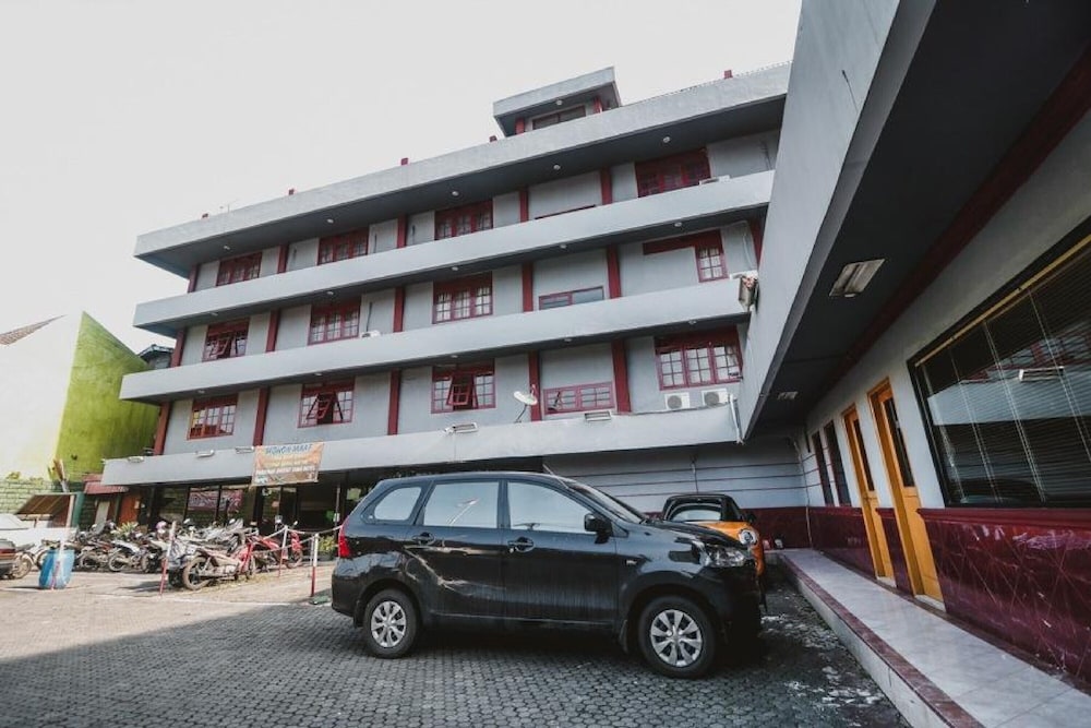RedDoorz Plus near RSCM Jakarta 17/29