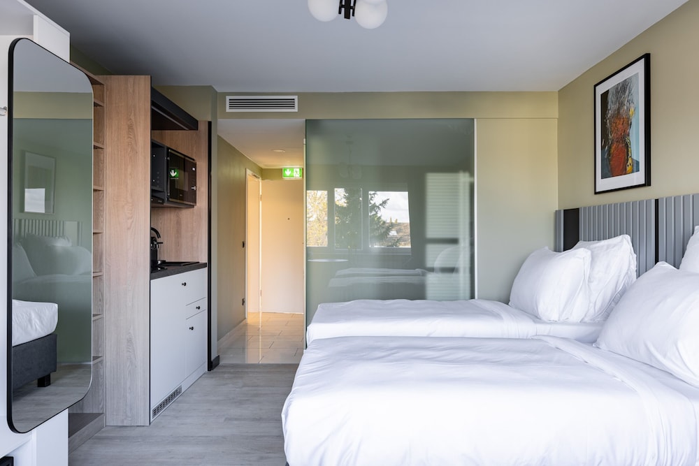 Studio, Twin Beds, Kitchenette, Large