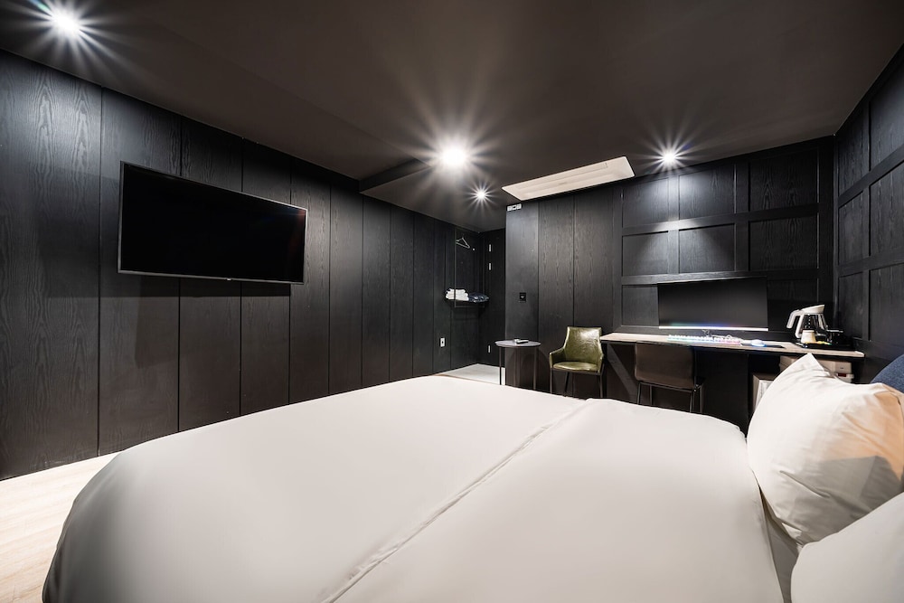 Stay Month Hotel 9/35