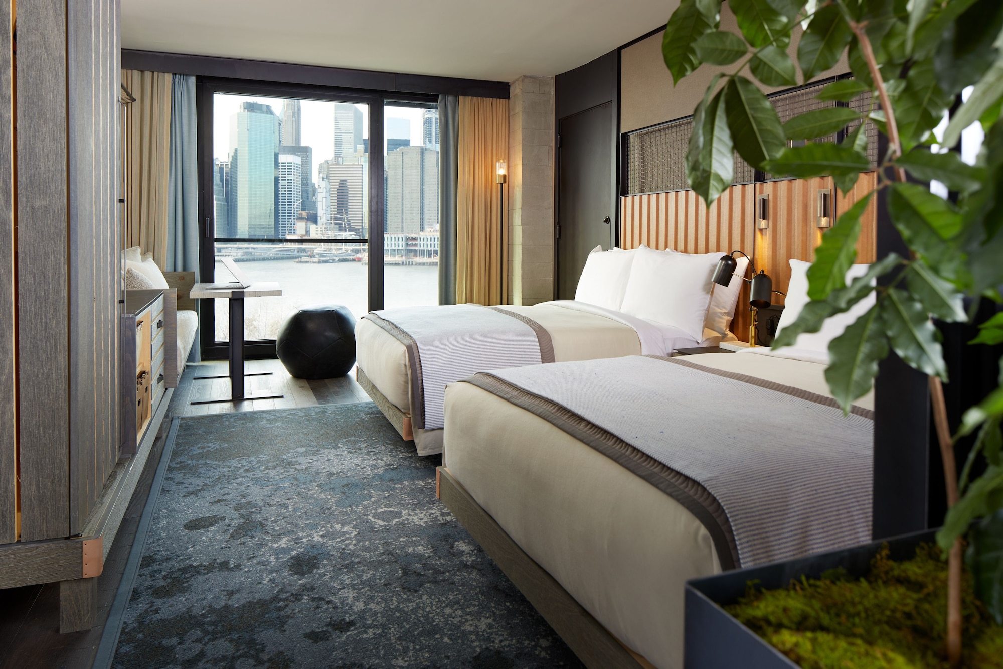 SKYLINE, 2 DOUBLE BEDS